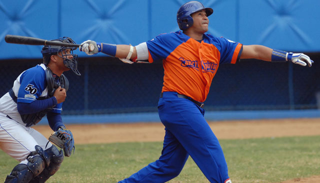 Frederich Cepeda, el largo viaje hacia la Liga Japonesa de béisbol