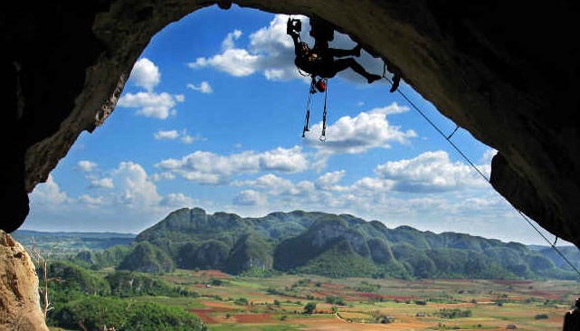 Escalada en Viñales. Foto: Cuba Escalada