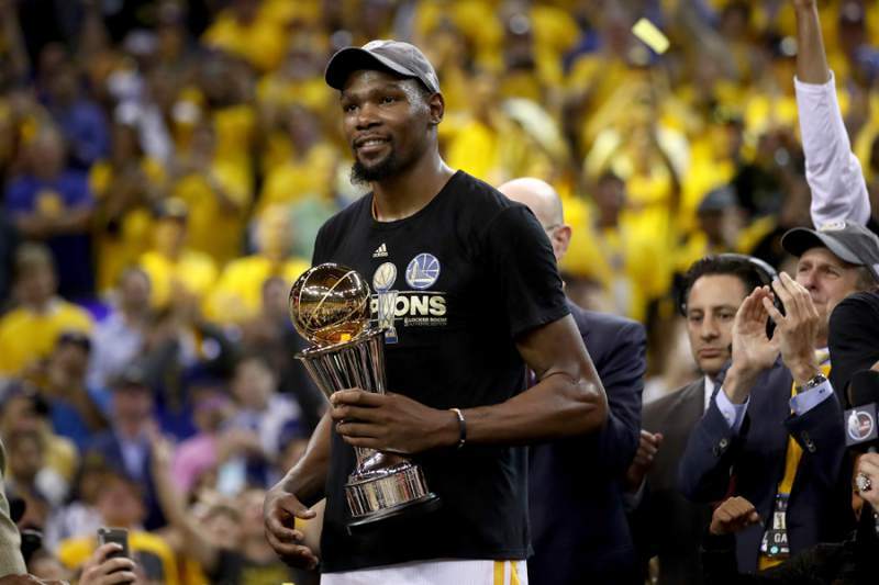 El pragmatismo de Kevin Durant: si no puedes vencer a tu enemigo, únete a él