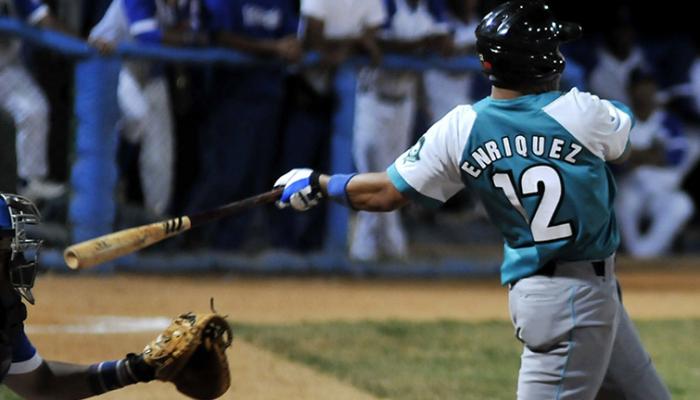 El pelotero cubano Michel Enríquez no podrá jugar en la 58 Serie Nacional