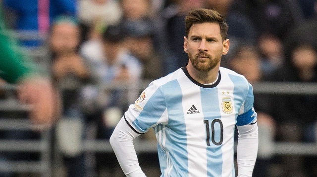Messi anotó tres veces ante Ecuador y condujo a Argentina al Mundial de Rusia