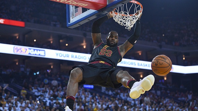 LeBron James cumplió 33 años