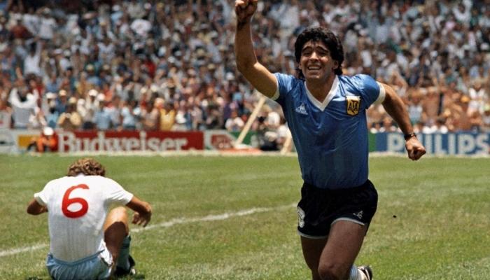 Frente a los ingleses, en el Mundial de México de 1986, el mítico 10 albiceleste logró dos de los goles más célebres en las Copas Mundiales.