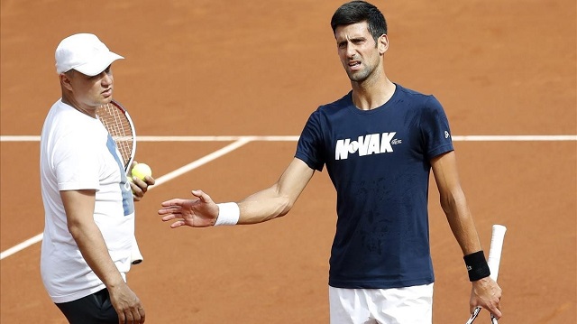 Djokovic, con su entrenador Marian Vajda, en Barcelona.