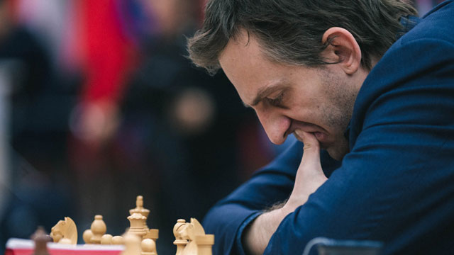 El ruso Alexander Grischuk no pudo mantener la ventaja y Leinier Domínguez empató el match de octavos de final de la Copa Mundial de ajedrez. Foto tomada del sitio oficial del evento