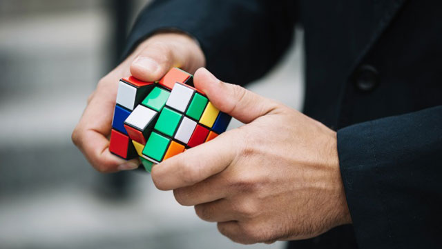 Puzzles y cubo de Rubik, deportes para la mente