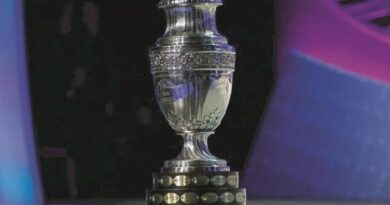 Historia de la Copa América de fútbol, el torneo de selecciones nacionales más antiguo del mundo La Copa América es el evento futbolístico de selecciones nacionales más antiguo que se celebra en el mundo y el más importante de nuestro continente. Aquí compartimos su historia