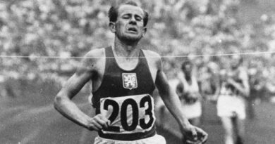 Emil Zatopek, “La locomotora humana”, ha sido el único atleta que ganó los 5 mil, 10 mil metros y el maratón en una misma edición de los Juegos Olímpicos.