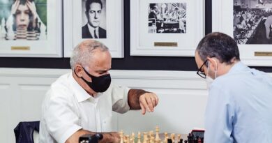 El Gran Maestro Leinier Domínguez ganó el torneo Champions Showdown Chess 9LX de ajedrez 960 o Random Fischer, jugado de manera presencial en San Luis. El veterano Garry Kasparov lució muy bien en este certamen.