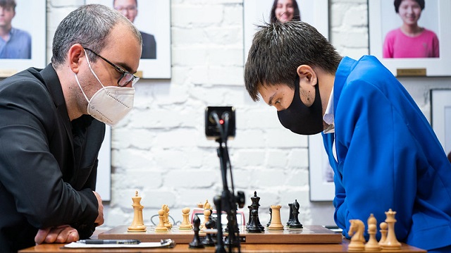 El GM Leinier Domínguez entabló su partida ante Jeffery Xiong, por lo que mantuvo sus opciones de ganar el título del Campeonato Nacional de EE.UU.