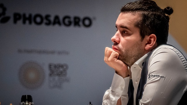 La segunda partida del match por el título mundial de ajedrez entre Magnus Carlsen y Ian Nepomniachtchi también terminó en tablas. Foto: FIDE