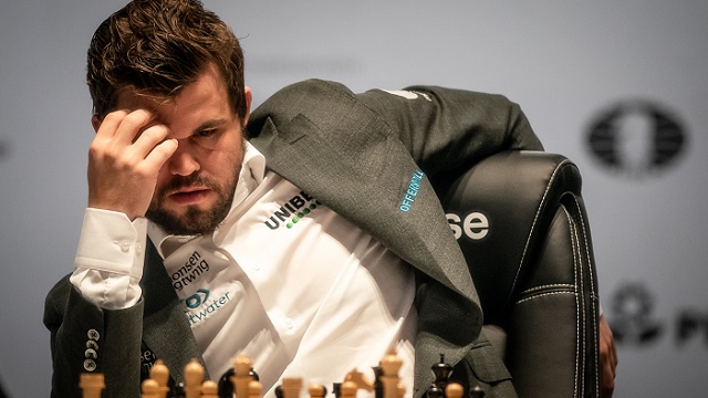 El match por el título mundial de ajedrez, en Dubái, quedó prácticamente decidido, tras la segunda victoria del campeón, Magnus Carlsen sobre su retador Ian Nepomniachtchi. Foto: Eric Rosen/FIDE