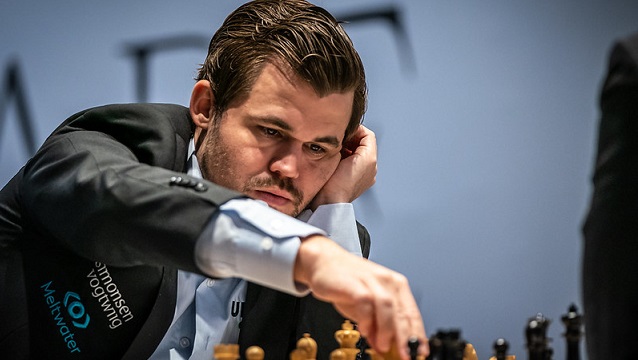 Después de dos tormentosas partidas, Nepo buscó no equivocarse ante Carlsen en la décima partida del match por el título mundial de ajedrez. Tablas en 41 movimientos. Foto: FIDE.