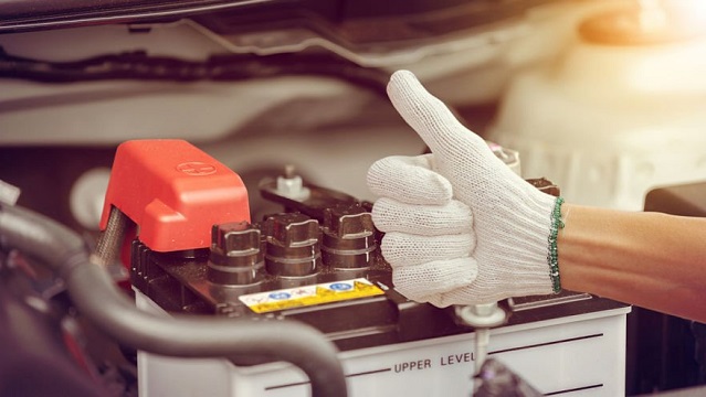 Cómo cambiar la batería del auto