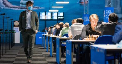 Magnus Carlsen superó a Anish Giri y ahora comparte la cima con otros 2 jugadores del torneo Tata Steel, en Wijk aan Zee. Foto: Tomada del sitio oficial del evento en Facebook.