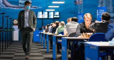 Torneo Tata Steel: Magnus Carlsen venció a Giri y ahora comparte la cima Magnus Carlsen superó a Anish Giri y ahora comparte la cima con otros 2 jugadores del torneo Tata Steel, en Wijk aan Zee. Foto: Tomada del sitio oficial del evento en Facebook.