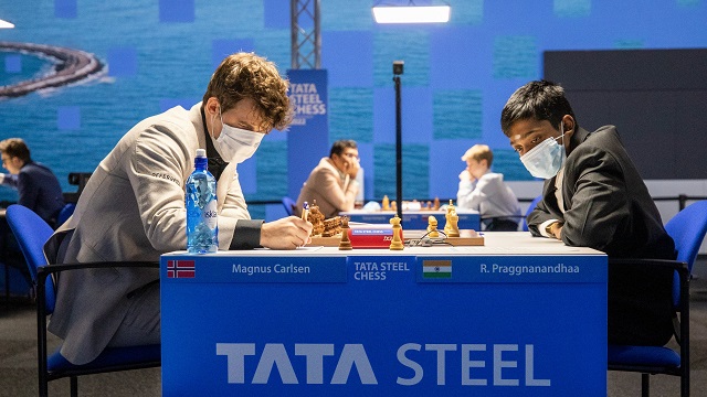 Magnus Carlsen quedó solo en la cima del torneo Tata Steel, en Wijk aan Zee, al superar, con negras, al indio Praggnanandhaa