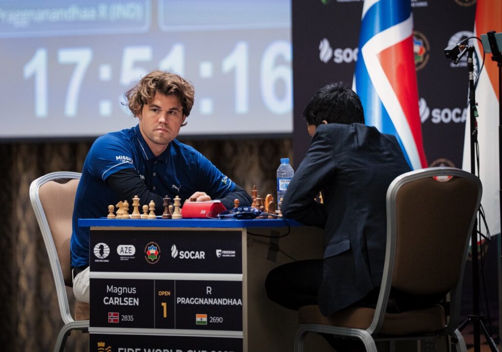 Magnus Carlsen venció en las partidas rápidas al indio Pragg y conquistó el título de la Copa Mundial de ajedrez, celebrada en Bakú.