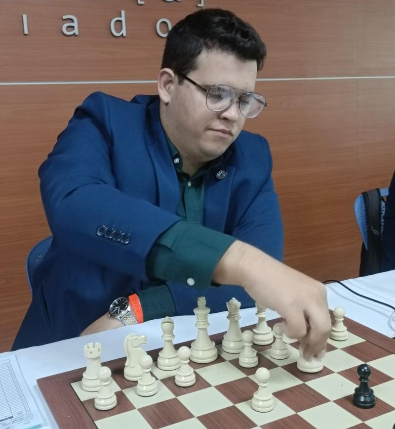 El GM avileño Luis Ernesto Quesada ganó de manera espectacular la 71ma edición del Campeonato nacional de ajedrez, celebrado en Holguín
