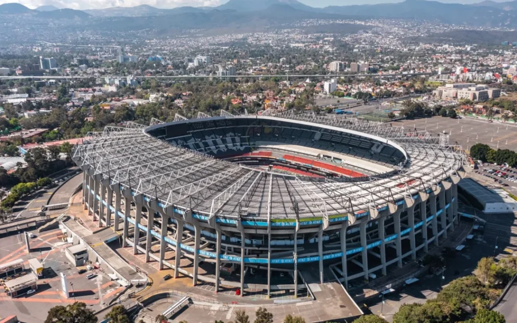 Por tercera ocasión en su historia, México será sede de la Copa Mundial de fútbol. Conoce aquí los estadios que acogerán los partidos