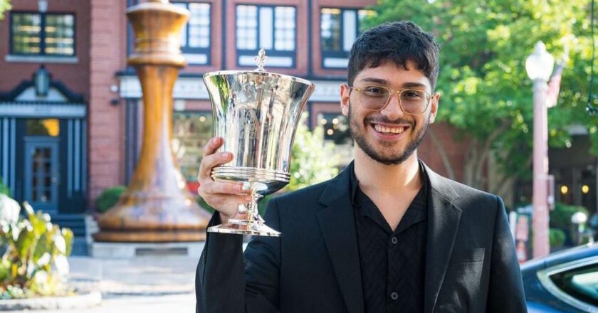 Alireza Firouzja, el genio del ajedrez gana la Copa Sinquefield y está de vuelta (eso parece)