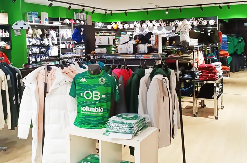 La ropa y el equipamiento adecuados son aliados fundamentales para mejorar el rendimiento y prevenir lesiones en los futbolistas