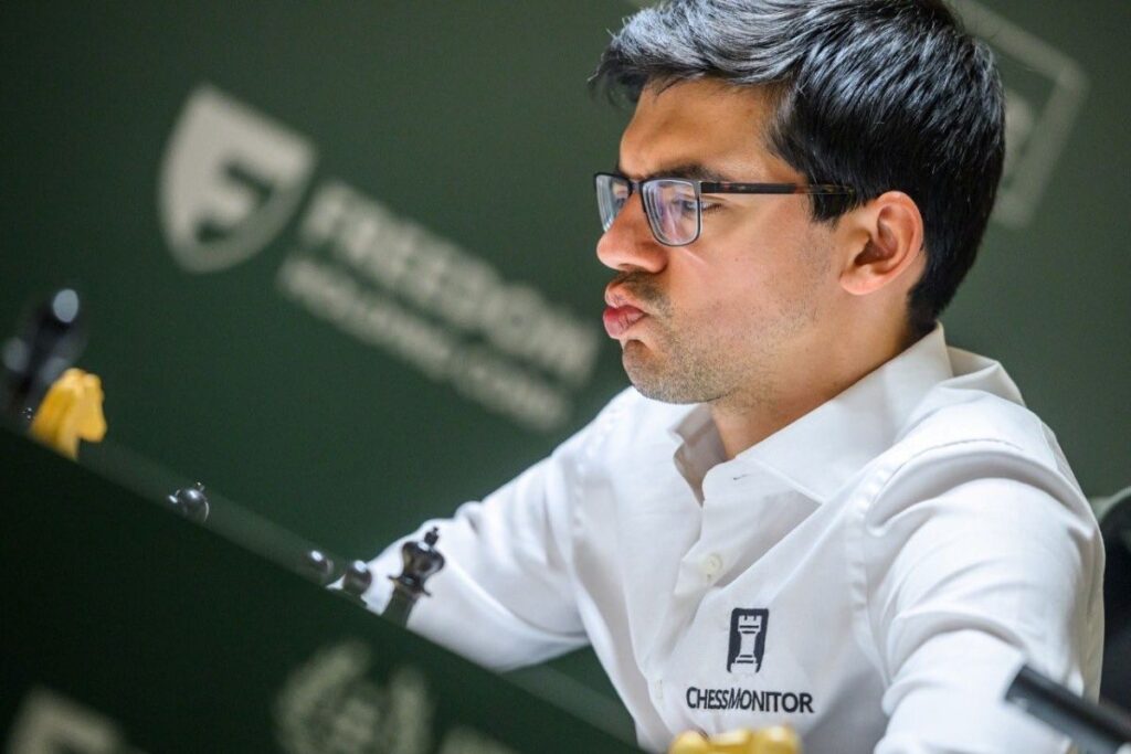 Anish Giri sigue vivo en el Torneo de Candidatos 2026, después de derrotar a Caruana y ahora es el único perseguidor real de Sindarov