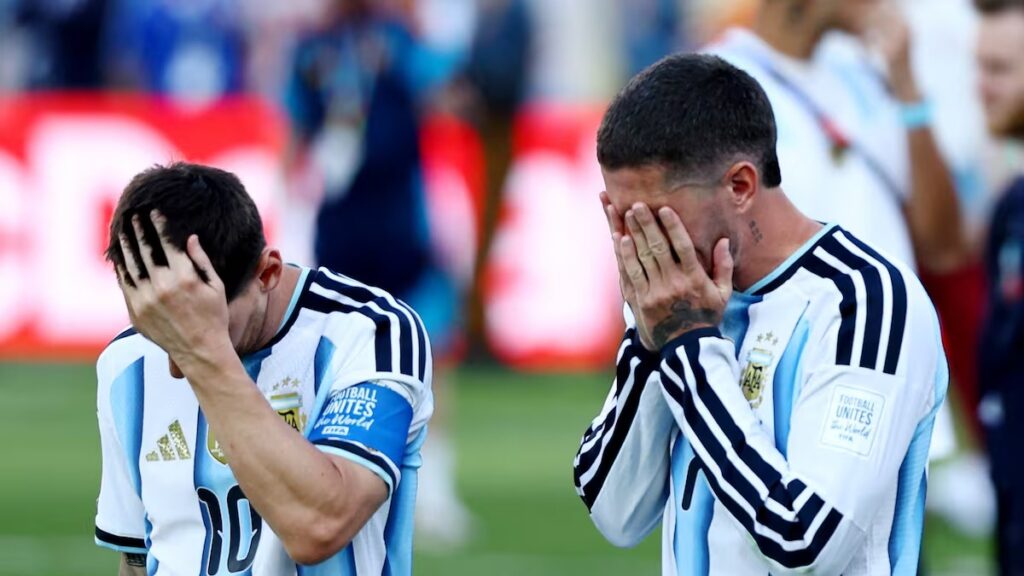 El último partido del mejor jugador de todos los tiempos con la camiseta albiceleste terminó con una derrota ante España y con una sensación todavía más dolorosa que el resultado
