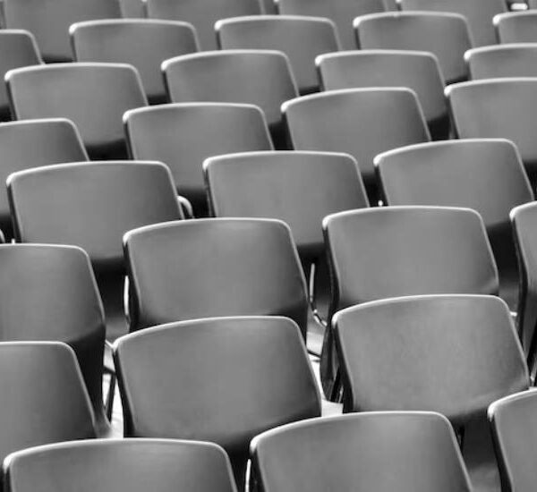 Butacas para auditorio y diseño del espacio