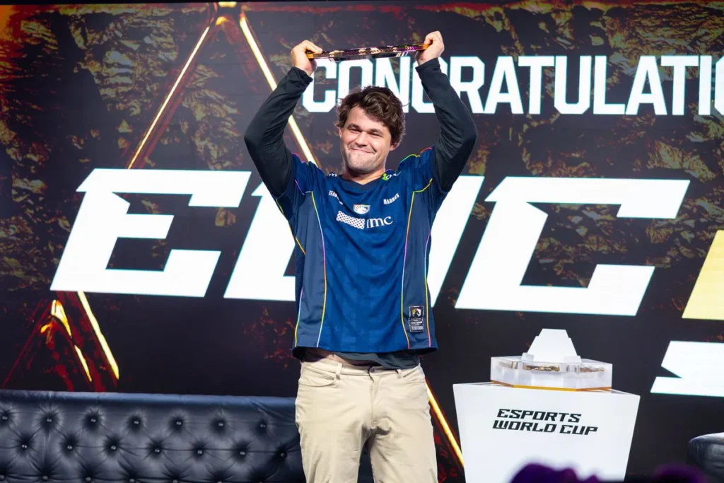 Magnus Carlsen derrotó al bielorruso Denis Lazavik en la final de la Copa Mundial de Esports, celebrada en París y retuvo su corona de este certamen