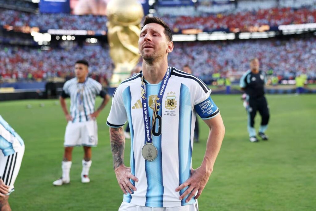 Lionel Messi anunció su retiro de la selección argentina y, aunque la noticia era previsible, no deja de representar el cierre de una etapa excepcional